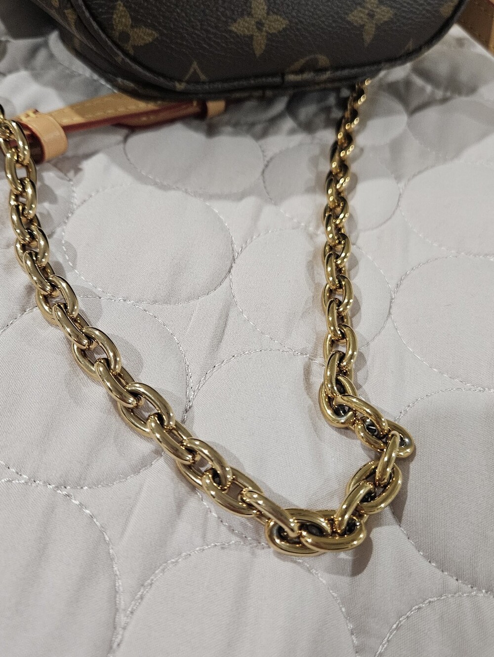 Louis Vuitton Mini Bumbag in Monogram - Picture 10 of 11